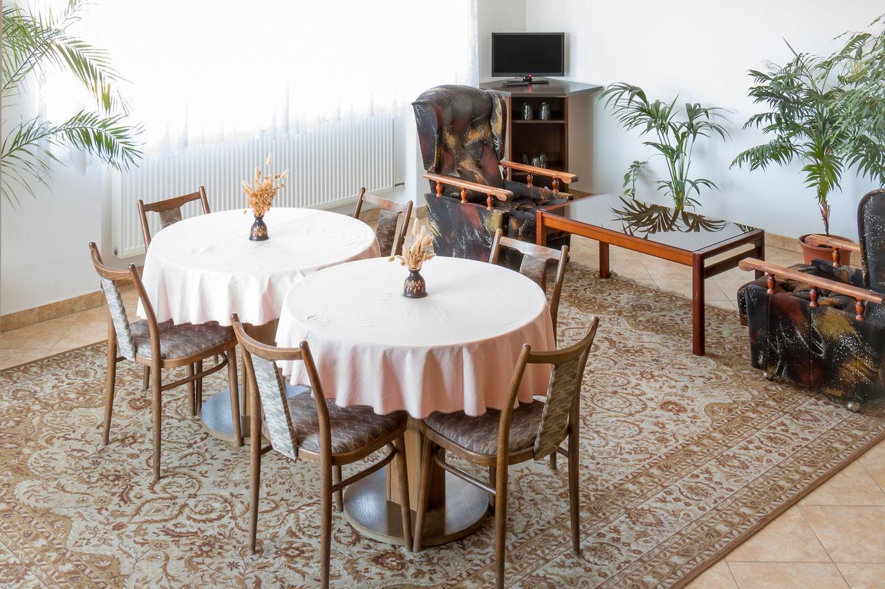 Alton Garni Hotel Ческе-Будеёвице Экстерьер фото